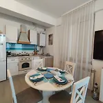 Apartment First Wave Ap 8 *
