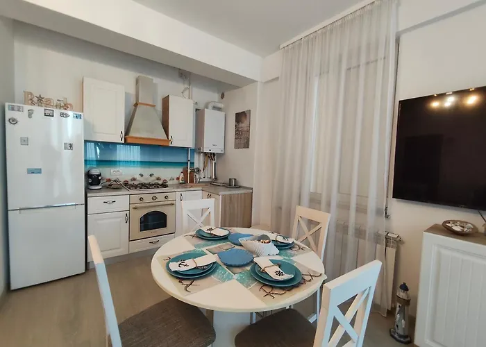 Apartment First Wave Ap 8 *