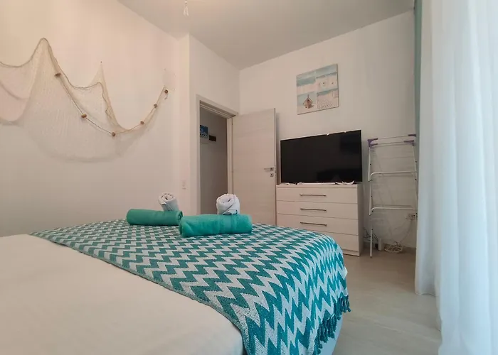 First Wave Ap 8 那沃达利